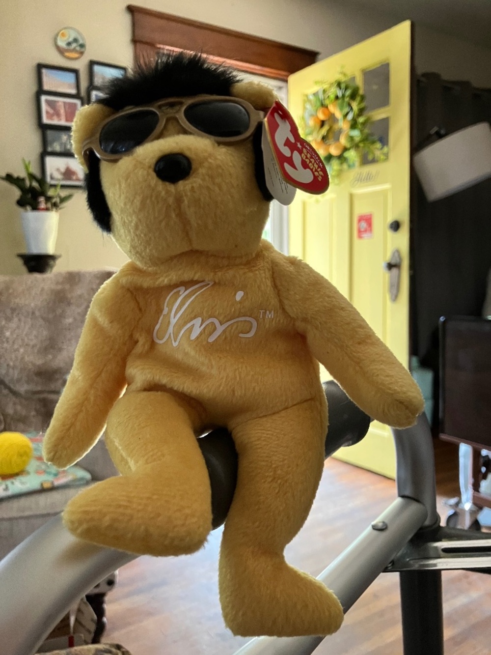 Elvis “solid gold Beanie” Beanie Baby. Like new condition